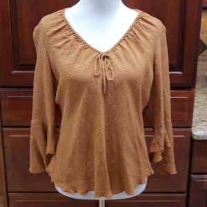 Ladies butterscotch colored top 3/4 length sleeve